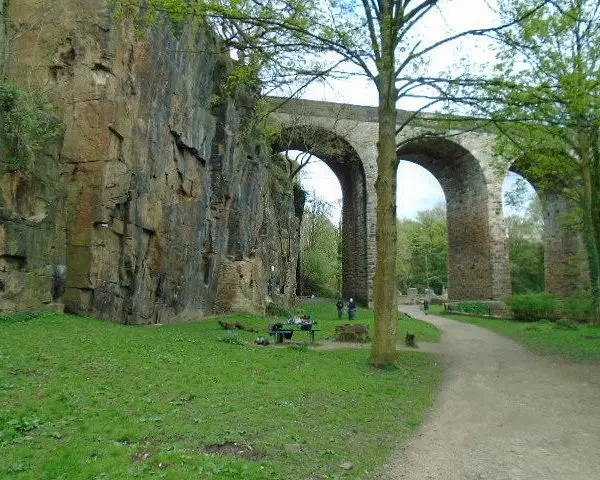 Sett Valley Trail torrs riverside park